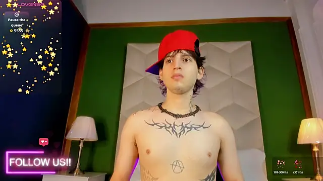 Snapshot of sett_and_gwen chatting on 10/31/25, 04:13 sett and gwen online show from 10/31/25, 04:13