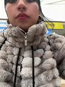 Snapshot of Any_Roussee chatting on 02/15/26, 08:16 Any Roussee online show from 02/15/26, 08:16