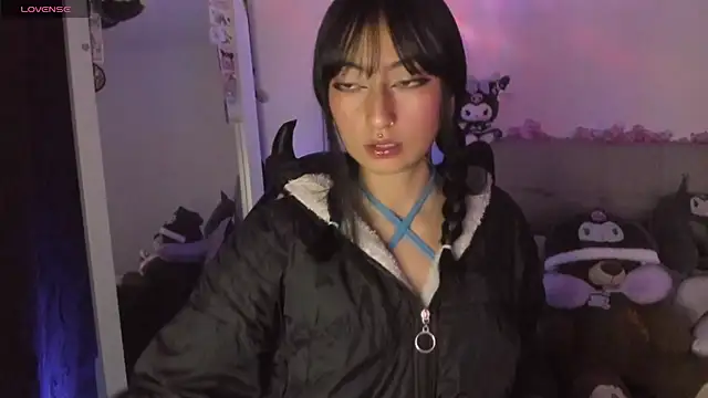 Snapshot of Any_Roussee chatting on 04/23/26, 02:13 Any Roussee online show from 04/23/26, 02:13