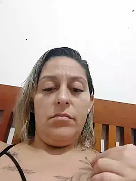 Snapshot of baixinhaloira chatting on 12/27/24, 03:31 baixinhaloira online show from 12/27/24, 03:31