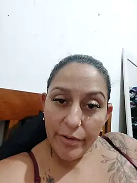 Snapshot of baixinhaloira chatting on 11/18/25, 01:44 baixinhaloira online show from 11/18/25, 01:44