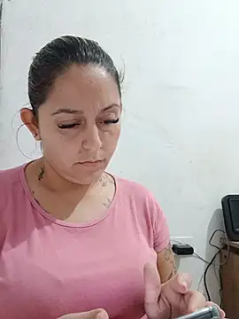 Snapshot of baixinhaloira chatting on 06/17/26, 07:48 baixinhaloira online show from 06/17/26, 07:48