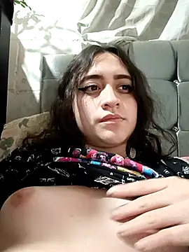 Snapshot of Yaz_Moon chatting on 03/07/25, 03:40 Yaz Moon online show from 03/07/25, 03:40