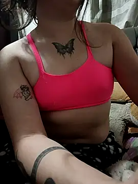 Snapshot of Yaz_Moon chatting on 03/22/25, 02:37 Yaz Moon online show from 03/22/25, 02:37