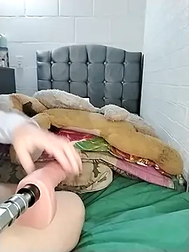 Snapshot of Yaz_Moon chatting on 10/31/25, 01:17 Yaz Moon online show from 10/31/25, 01:17