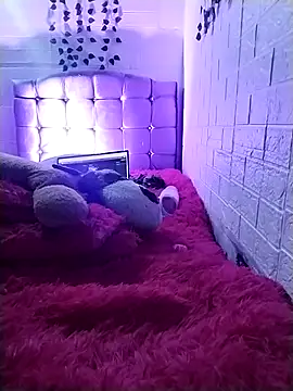 Snapshot of Yaz_Moon chatting on 12/03/25, 01:35 Yaz Moon online show from 12/03/25, 01:35