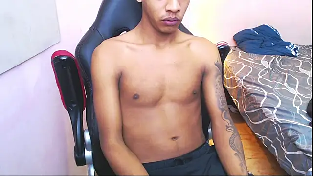 Snapshot of mr_stiven_ chatting on 01/05/25, 05:20 mr stiven  online show from 01/05/25, 05:20