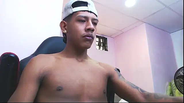 Snapshot of mr_stiven_ chatting on 01/05/25, 08:22 mr stiven  online show from 01/05/25, 08:22