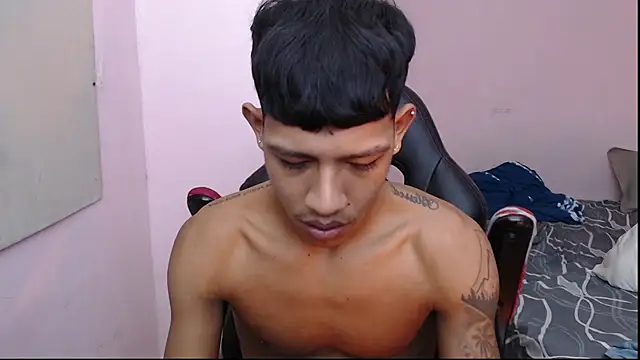 Snapshot of mr_stiven_ chatting on 01/06/25, 01:42 mr stiven  online show from 01/06/25, 01:42