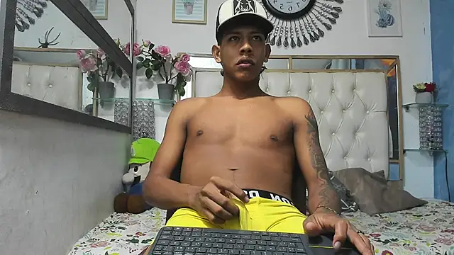 Snapshot of mr_stiven_ chatting on 01/10/25, 04:33 mr stiven  online show from 01/10/25, 04:33