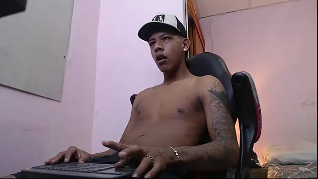 Snapshot of mr_stiven_ chatting on 01/12/25, 12:28 mr stiven  online show from 01/12/25, 12:28