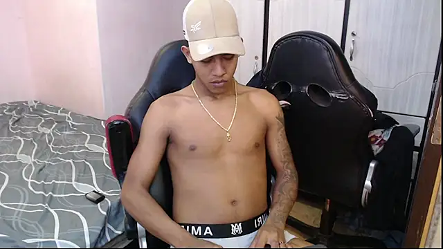 Snapshot of mr_stiven_ chatting on 02/02/25, 09:19 mr stiven  online show from 02/02/25, 09:19