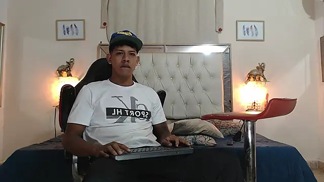 Snapshot of mr_stiven_ chatting on 09/10/25, 02:22 mr stiven  online show from 09/10/25, 02:22