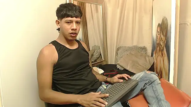 Snapshot of mr_stiven_ chatting on 11/12/25, 04:46 mr stiven online show from 11/12/25, 04:46