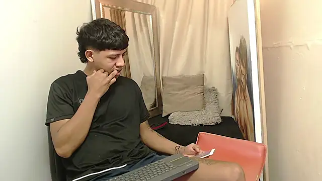 Snapshot of mr_stiven_ chatting on 11/14/25, 02:21 mr stiven online show from 11/14/25, 02:21