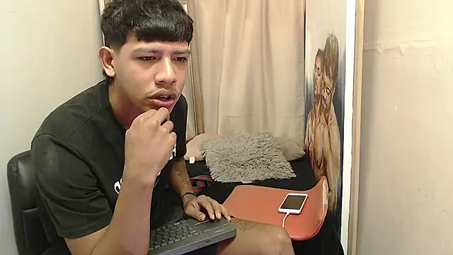 Snapshot of mr_stiven_ chatting on 11/16/25, 02:17 mr stiven online show from 11/16/25, 02:17