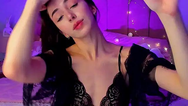 ElsaYoung online show from 12/15/25, 08:24