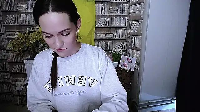 Lina Star S online show from 11/24/25, 10:15