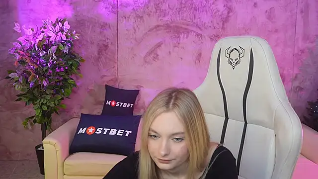 Ewa Pearl online show from 01/06/25, 01:52