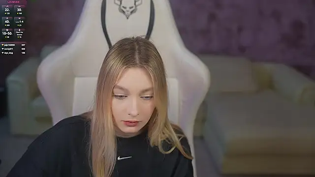 Ewa Pearl online show from 03/10/25, 07:21