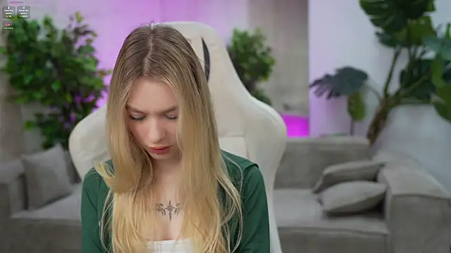 Ewa Pearl online show from 03/11/25, 07:37