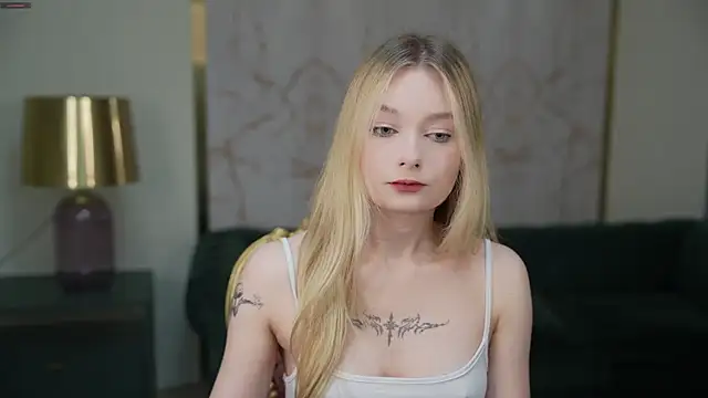 Ewa Pearl online show from 03/19/25, 07:40