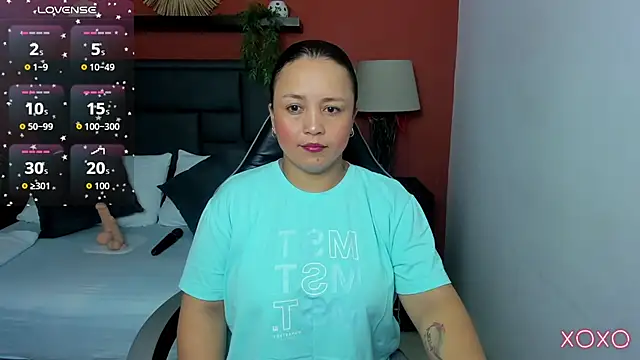 Snapshot of linda_rios_ chatting on 12/20/25, 01:56 linda rios online show from 12/20/25, 01:56