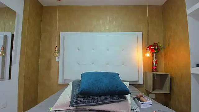 Snapshot of Milaspetite chatting on 03/18/26, 08:12 Milaspetite online show from 03/18/26, 08:12