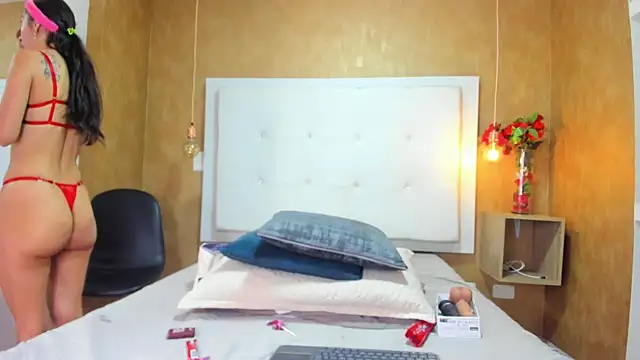 Snapshot of Milaspetite chatting on 03/25/26, 08:04 Milaspetite online show from 03/25/26, 08:04