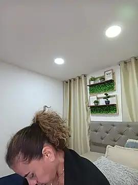 sasi luna online show from 02/01/26, 07:18