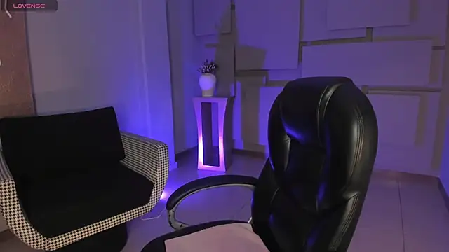 MiaFarrell  online show from 11/20/25, 06:18