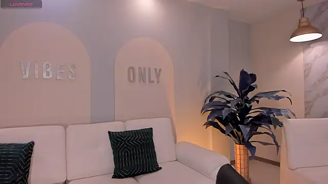 Snapshot of MiaFarrell_ chatting on 04/14/26, 06:14 MiaFarrell online show from 04/14/26, 06:14