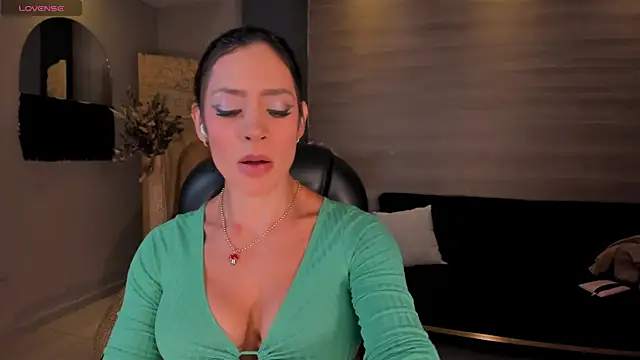 Snapshot of IsabelBornner chatting on 06/15/26, 06:32 IsabelBornner online show from 06/15/26, 06:32