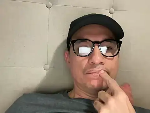 alex ruiz85 online show from 12/02/25, 12:49