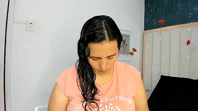 africa holmes online show from 06/24/26, 02:32