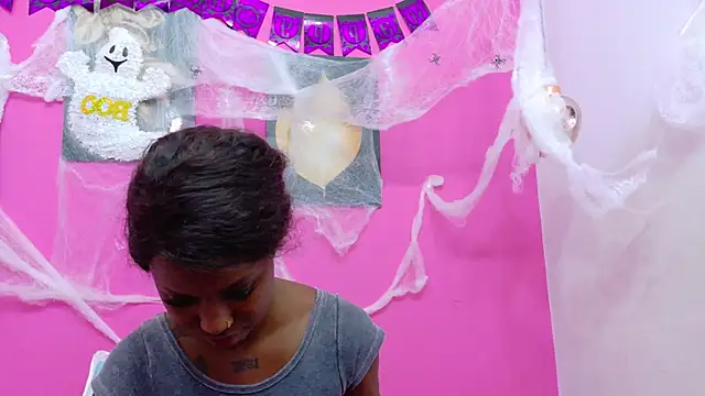 Snapshot of kinkyandsavage chatting on 10/27/25, 07:40 kinkyandsavage online show from 10/27/25, 07:40