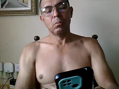 Snapshot of Alex011277 chatting on 10/01/25, 12:11 Alex011277 online show from 10/01/25, 12:11