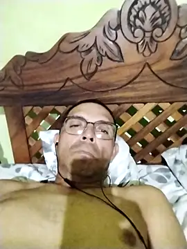 Snapshot of Alex011277 chatting on 10/14/25, 11:33 Alex011277 online show from 10/14/25, 11:33