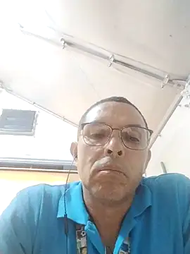 Snapshot of Alex011277 chatting on 11/16/25, 07:52 Alex011277 online show from 11/16/25, 07:52