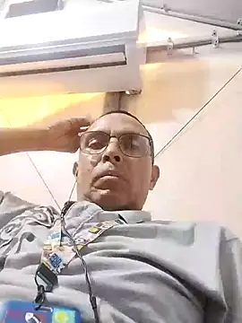 Snapshot of Alex011277 chatting on 12/14/25, 08:24 Alex011277 online show from 12/14/25, 08:24