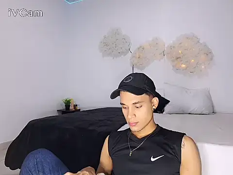 Snapshot of _peter_roy_ chatting on 12/17/24, 05:58  peter roy  online show from 12/17/24, 05:58