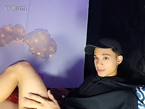 Snapshot of _peter_roy_ chatting on 12/22/24, 08:27  peter roy  online show from 12/22/24, 08:27