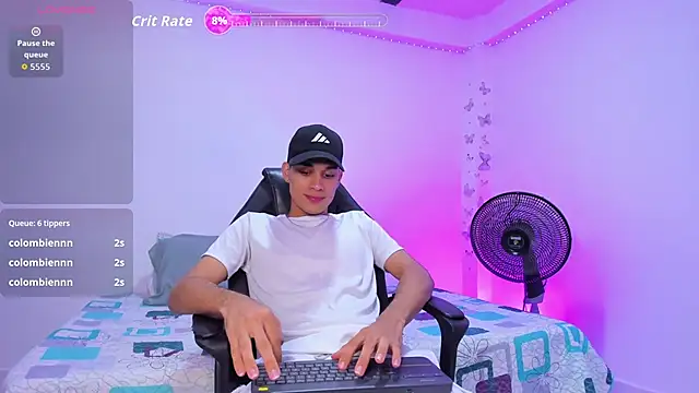 Snapshot of _peter_roy_ chatting on 10/28/25, 08:22  peter roy  online show from 10/28/25, 08:22