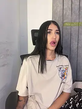 Snapshot of Cassie_howard_ chatting on 02/19/25, 05:38 Cassie howard online show from 02/19/25, 05:38