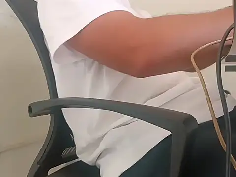 Snapshot of antonix-hard chatting on 10/21/25, 07:58 antonix-hard online show from 10/21/25, 07:58