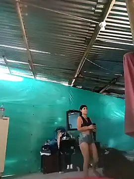 Snapshot of thamygomezz chatting on 09/24/25, 04:32 thamygomezz online show from 09/24/25, 04:32