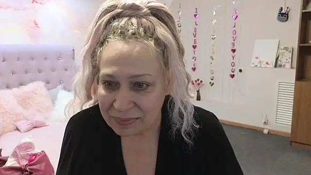 Penelope Pinky online show from 03/18/25, 04:37