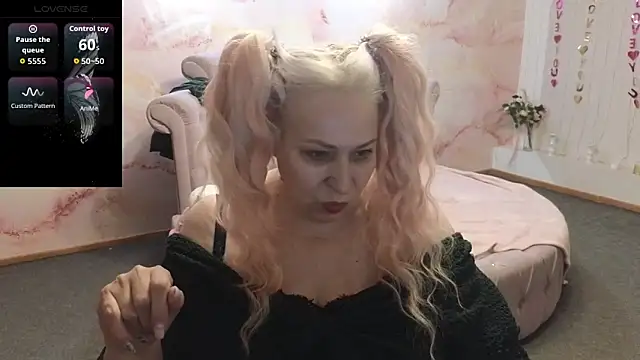 Snapshot of Penelope_Pinky chatting on 04/01/26, 11:00 Penelope Pinky online show from 04/01/26, 11:00