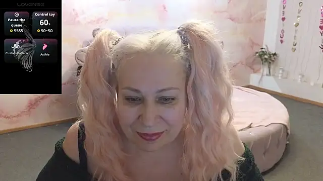Snapshot of Penelope_Pinky chatting on 04/01/26, 01:41 Penelope Pinky online show from 04/01/26, 01:41