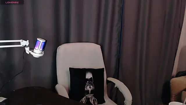 Snapshot of Cassie_Bae chatting on 12/20/24, 01:11 Cassie Bae online show from 12/20/24, 01:11